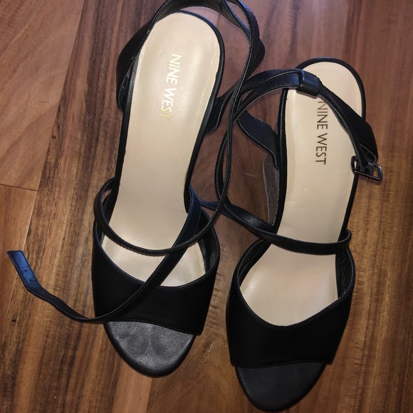 Women’s size 10 wedges from Nine West - Picture 3 of 5